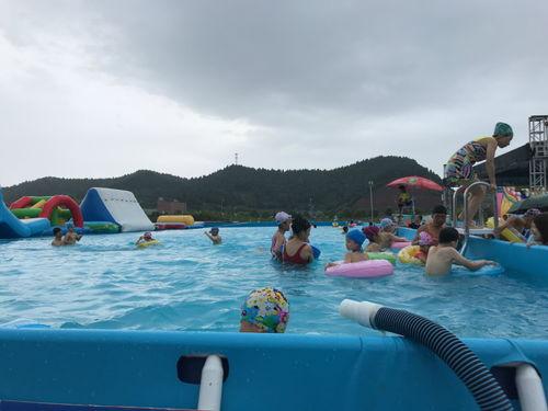 网友爆料水上乐园视频,夏日狂欢，水上乐园欢乐瞬间大揭秘